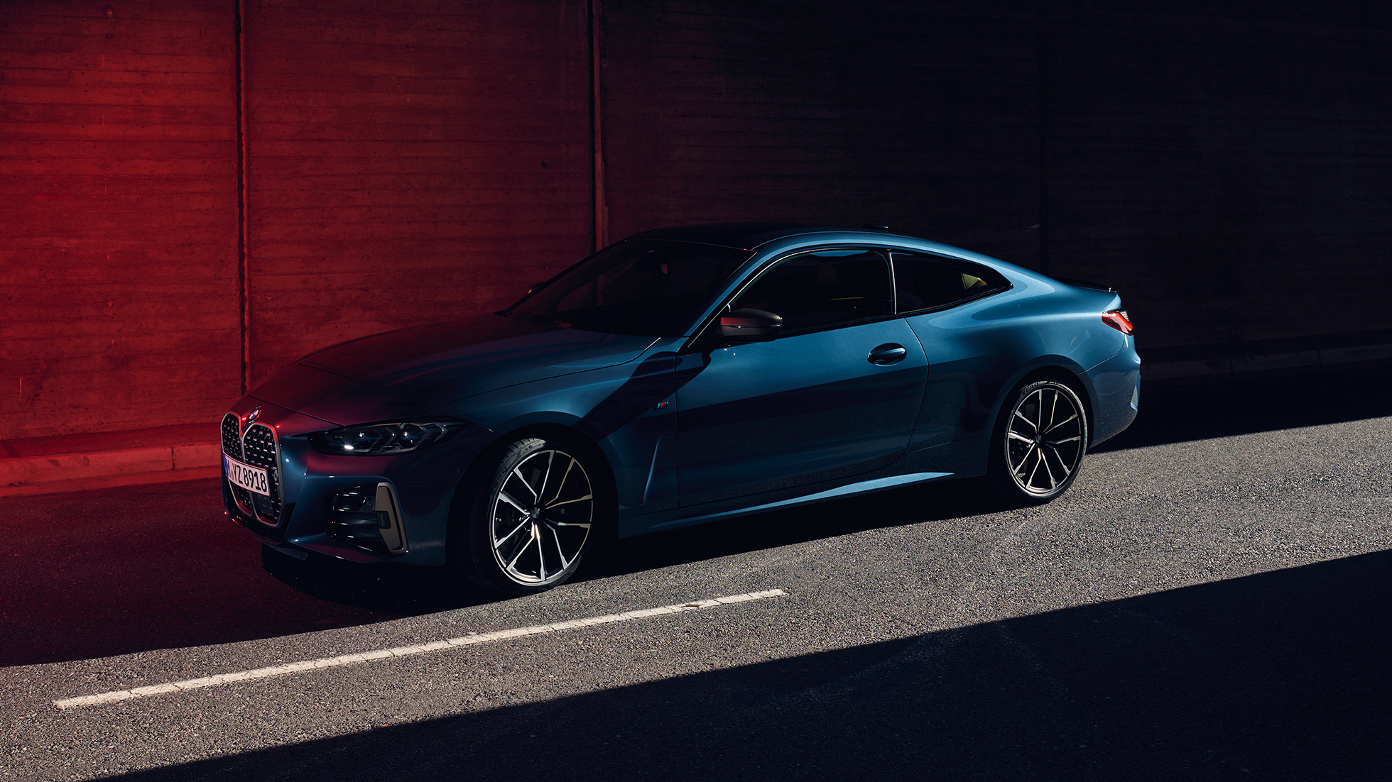 Zijaanzicht daklijn BMW M440i xDrive Coupé G22 BMW M440i xDrive Coupé Arctic Race Blue metallic G22 zijaanzicht daklijn