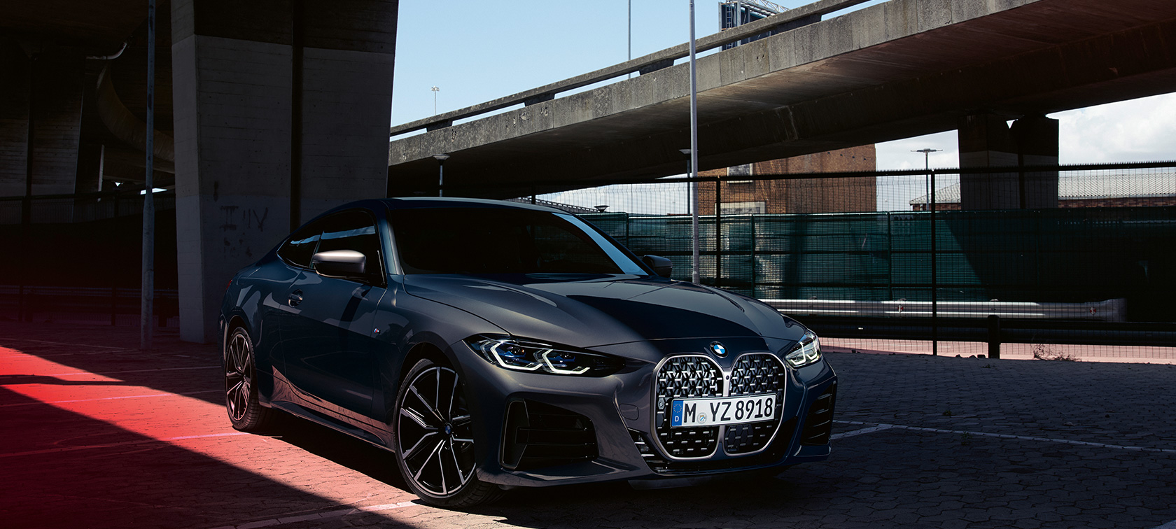 Driekwart zijaanzicht BMW M440i xDrive Coupé G22 BMW M440i xDrive Coupé Dravitgrau metallic G22 driekwart zijaanzicht