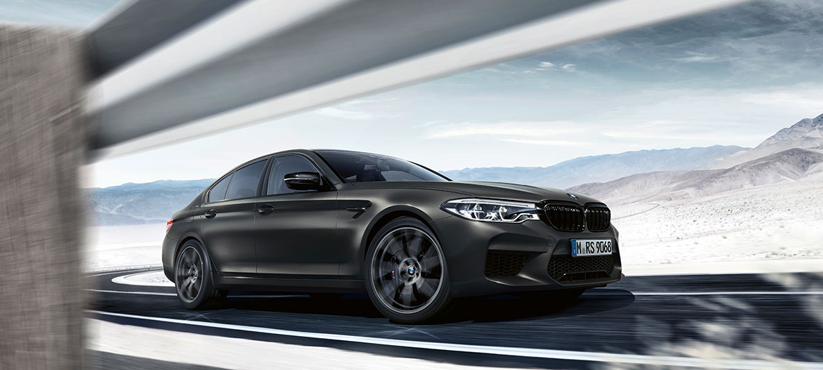 Luchtinlaten BMW M5 35 Jahre Edition rijopname zijaanzicht