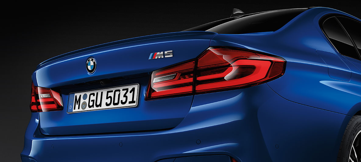 M5 badge BMW M5 achteraanzicht M5 badge