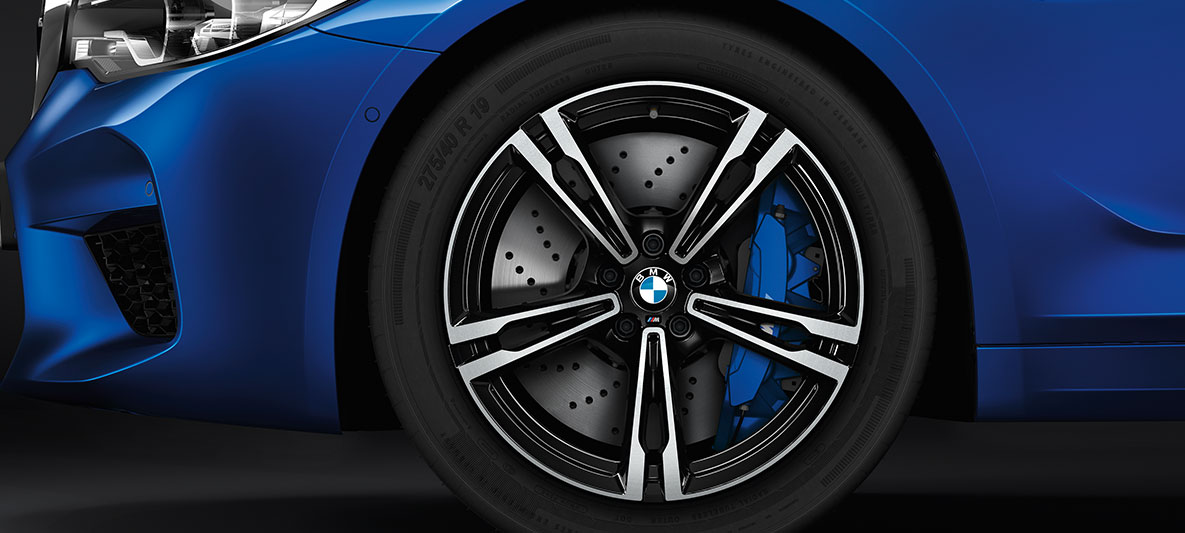 M5 lichtmetalen wielen en M Carbon-keramische remschijven BMW M5 detail lichtmetalen wielen en M Carbon-keramische remschijven