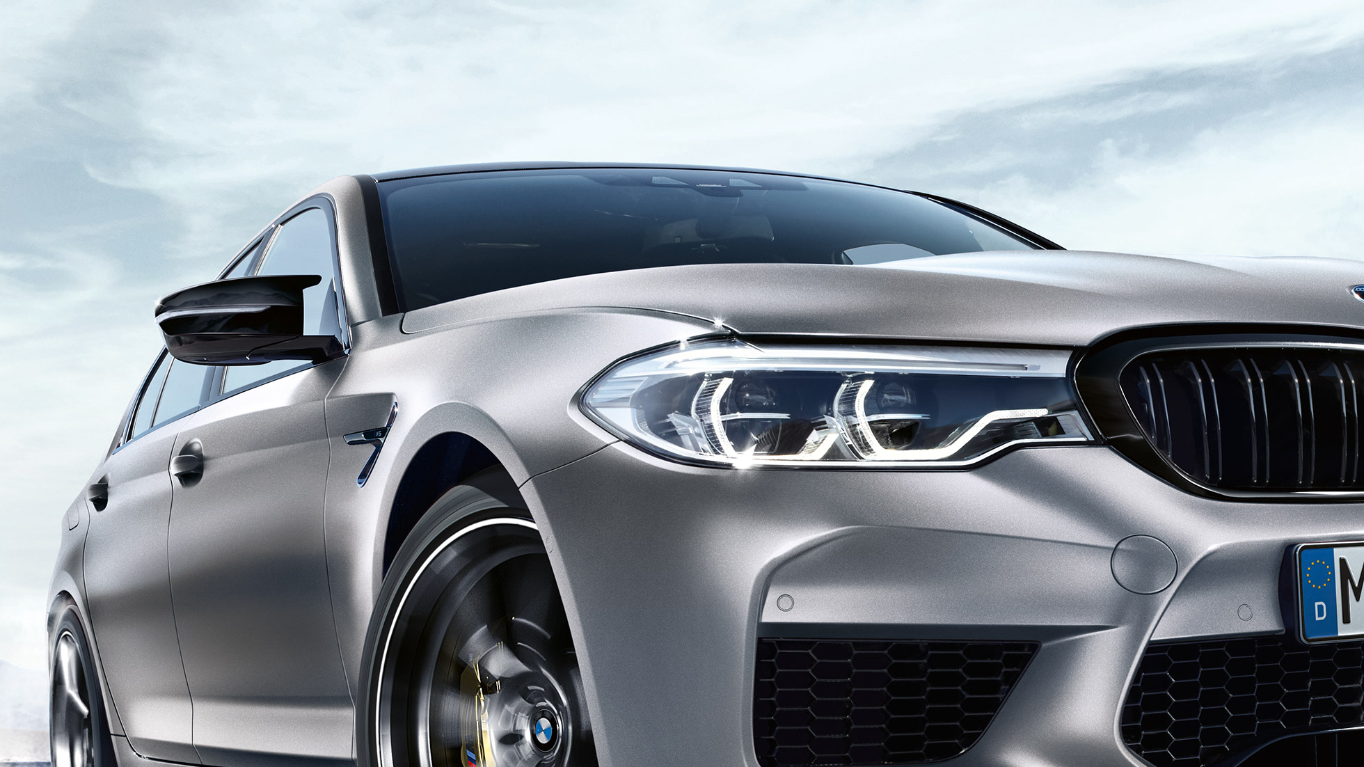 LED koplampen BMW M5 driekwart vooraanzicht met LED koplampen