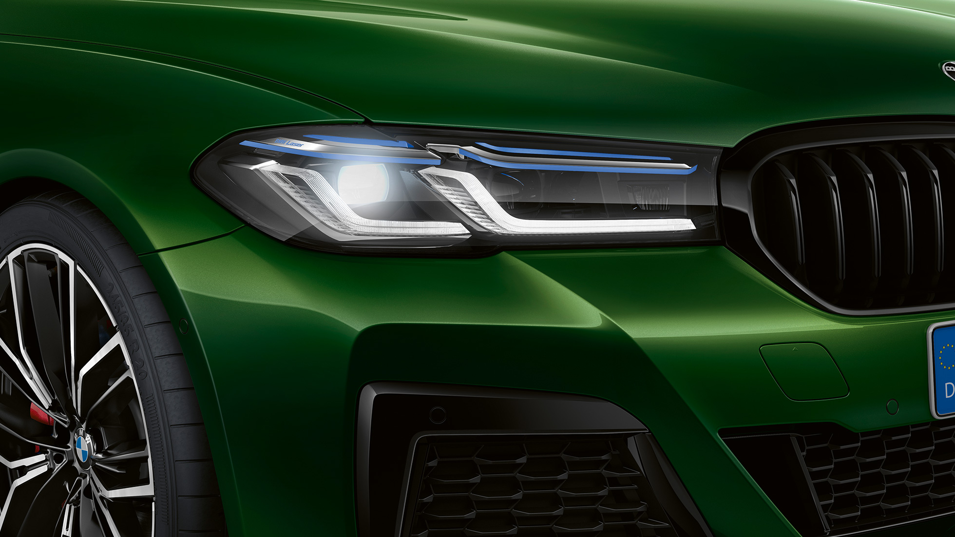 BMW Individual koplampen Shadow Line BMW M550i xDrive Sedan G30 LCI BMW Individual koplampen Shadow Line BMW M550i xDrive Sedan G30 LCI BMW Individual Verde Ermes metallic close-up voorzijde