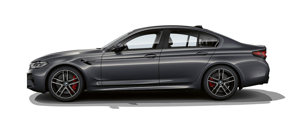 BMW M5 F90 LCI zijaanzicht BMW M5 F90 LCI Brands Hatch Grau metallic zijaanzicht