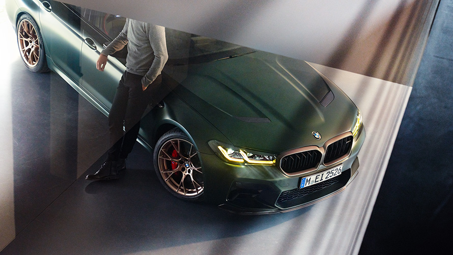 BMW M5 CS F90 Frozen Deep Green metallic bovenaanzicht BMW M5 CS F90 Frozen Deep Green metallic bovenaanzicht