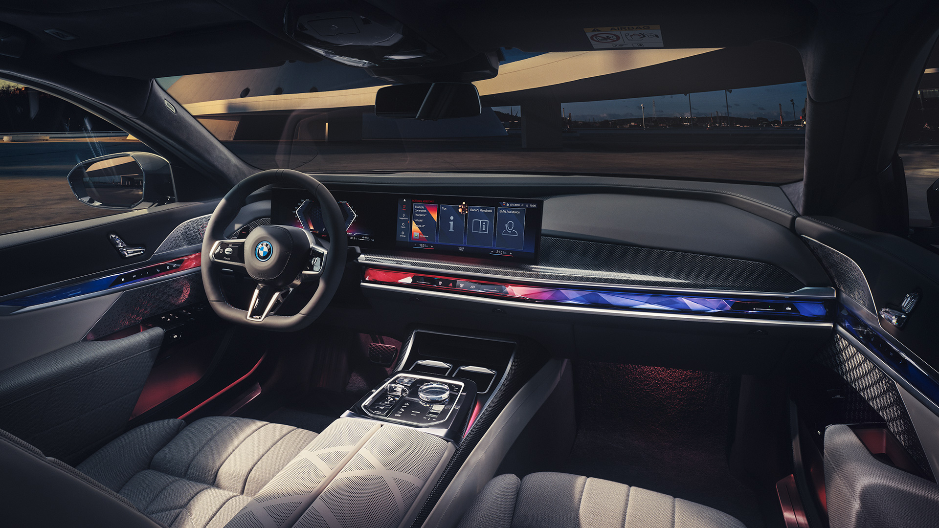 Dashboard BMW M760e xDrive Sedan G70 uit perspectief voorpassagier