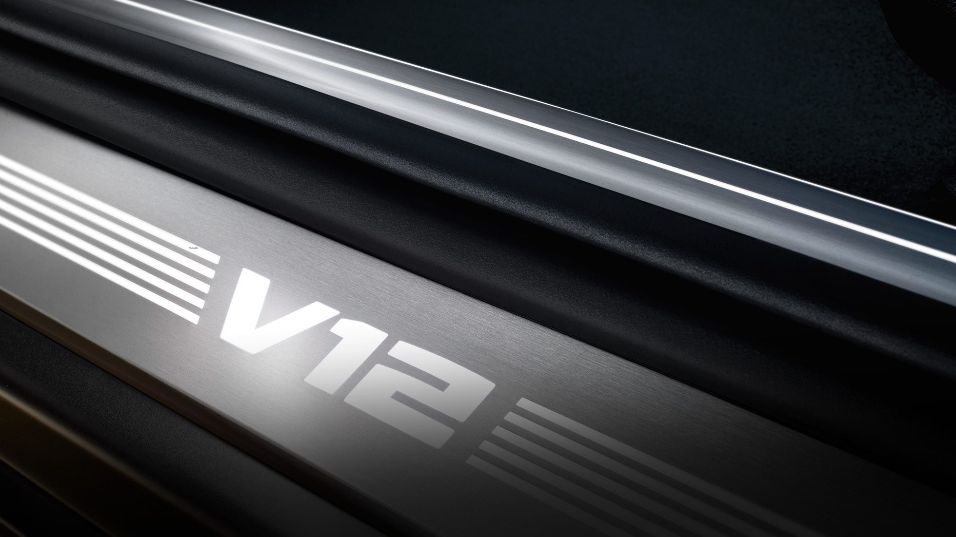 BMW instaplijst met V12 aanduiding BMW M760Li xDrive Sedan, BMW M760Li interieur