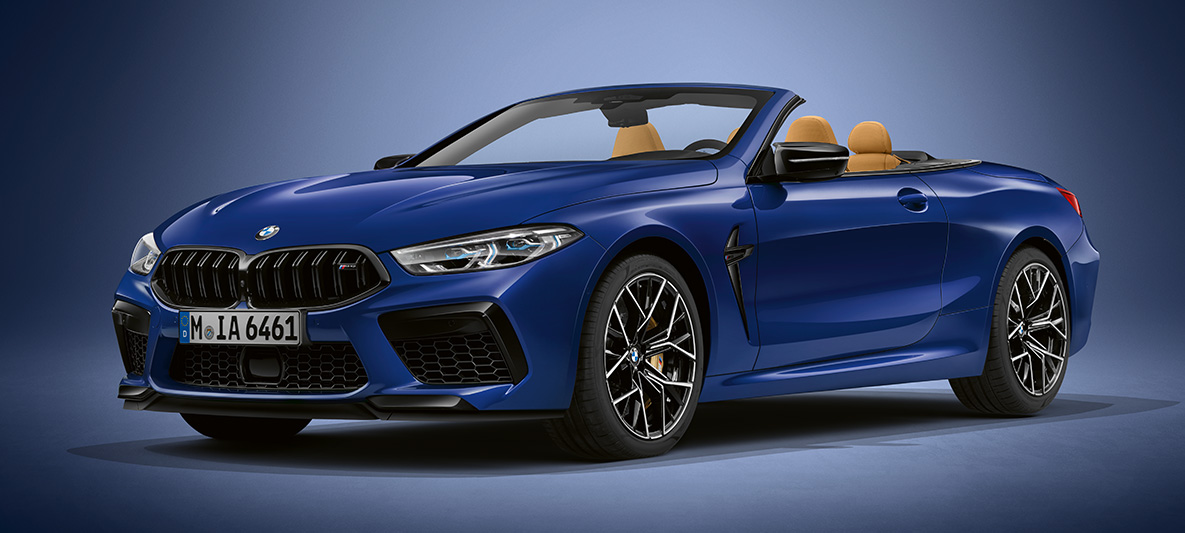 BMW Individual M8 Cabrio in BMW Individual Tansanitblau metallic. BMW Individual M8 Cabrio in BMW Individual Tansanitblau metallic, driekwart vooraanzicht.