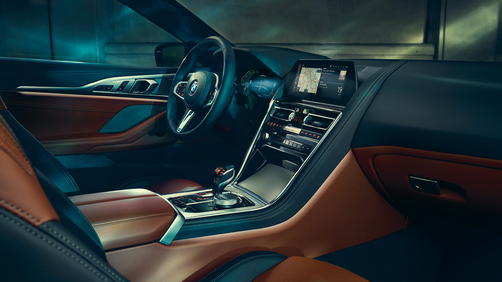 BMW M850i xDrive Coupé, cockpit. BMW M850i xDrive Coupé, cockpit met BMW Live Cockpit Professional en M stuurwiel met leder bekleed.
