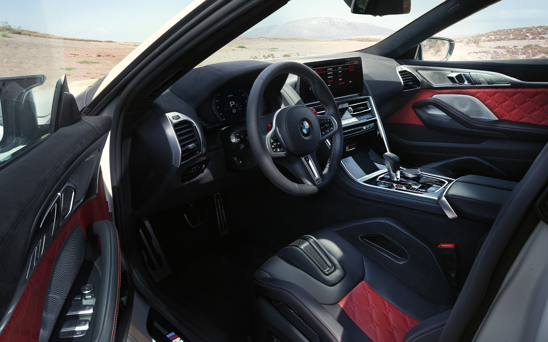 Interieur BMW M8 Competition Gran Coupé F93 LCI BMW M8 Competition Gran Coupé F93 LCI facelift interieur met geopend portier