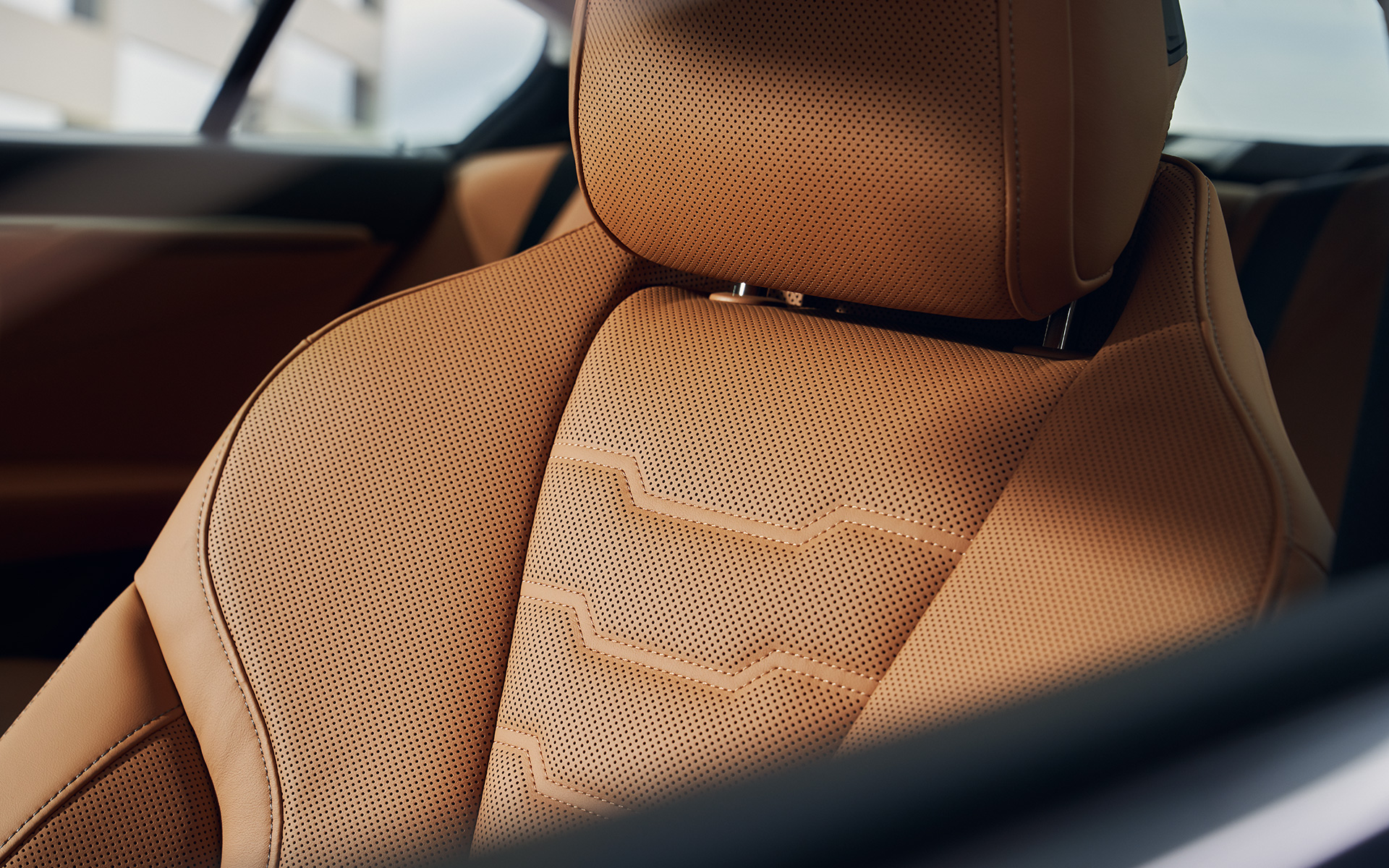 BMW Individual vollederen bekleding Merino Cognac BMW M850i xDrive Gran Coupé F93 LCI facelift BMW M850i xDrive Gran Coupé F93 LCI facelift BMW Individual vollederen bekleding Merino Cognac close-up
