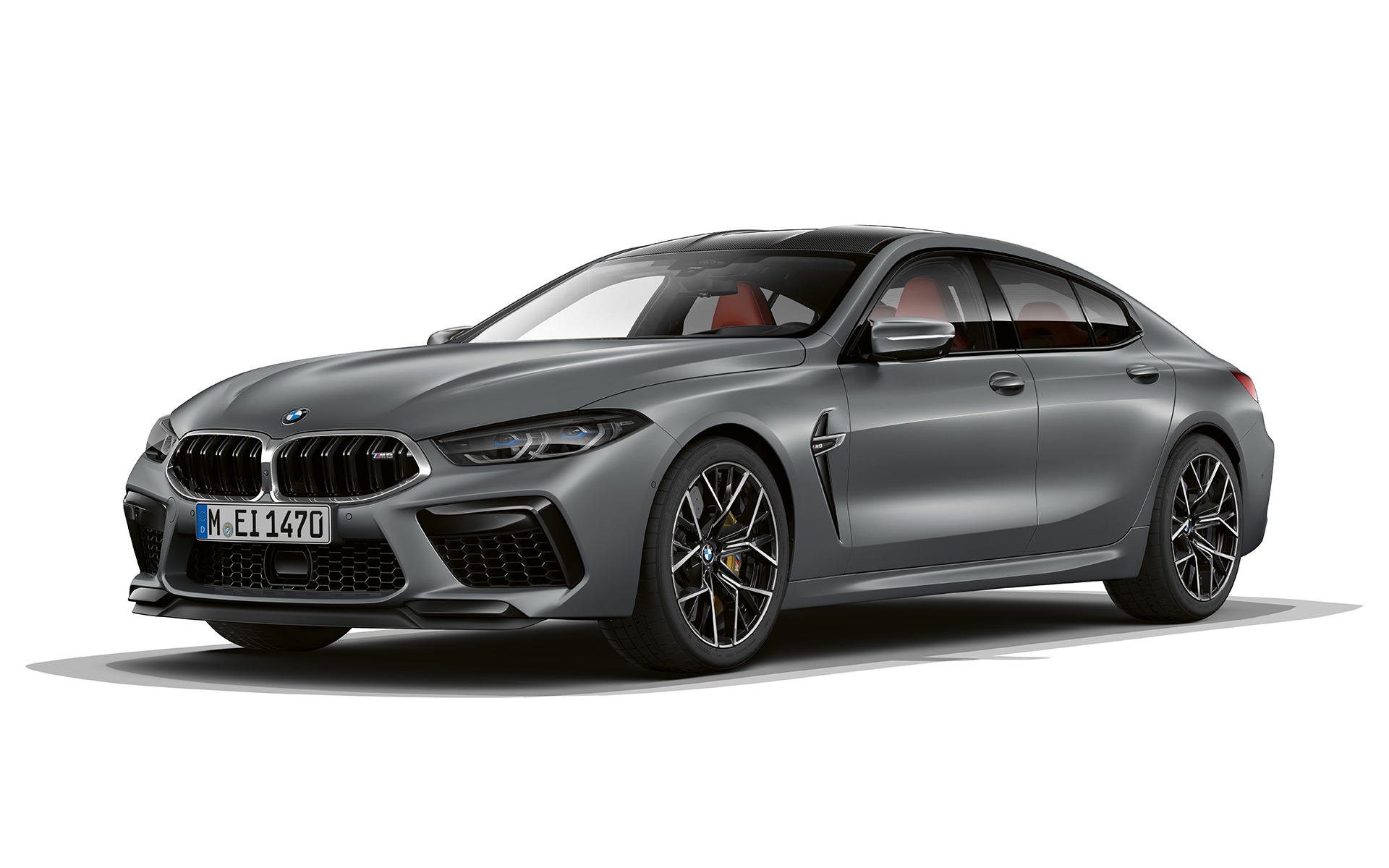 Driekwart vooraanzicht BMW M8 Gran Coupé F93 LCI facelift BMW M8 Gran Coupé F93 LCI facelift BMW Individual Frozen Pure Grey metallic driekwart vooraanzicht