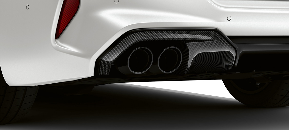 Achterbumper carbon M Carbon exterieurpakket BMW M8 Competition Gran Coupé F93 LCI facelift BMW M8 Competition Gran Coupé F93 LCI facelift BMW Individual Frozen Brilliant White metallic M Carbon exterieurpakket achterbumper carbon close-up