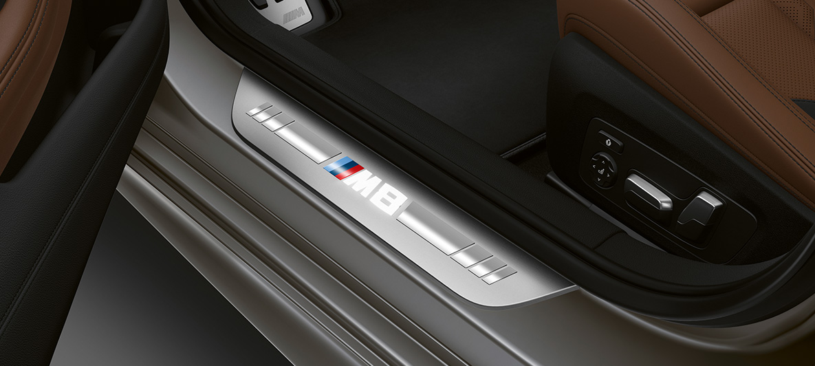 Instaplijst BMW M8 Gran Coupé F93 Instaplijst met M8 opschrift BMW M8 Gran Coupé F93 2020