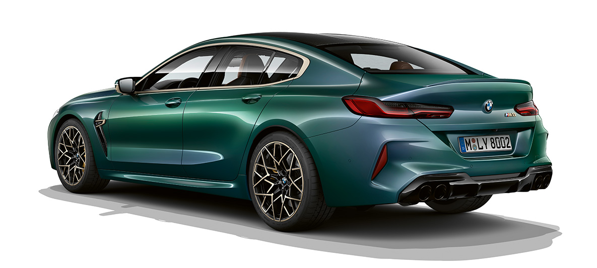BMW M8 Gran Coupé First Edition driekwart achteraanzicht F93 BMW M8 Gran Coupé First Edition F93 2020 Aurora Diamond Green metallic driekwart achteraanzicht