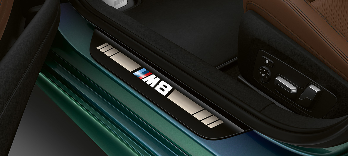 Instaplijst BMW M8 Gran Coupé First Edition F93 Instaplijst met M8 aanduiding BMW M8 Gran Coupé First Edition F93 2020 Aurora Diamond Green metallic