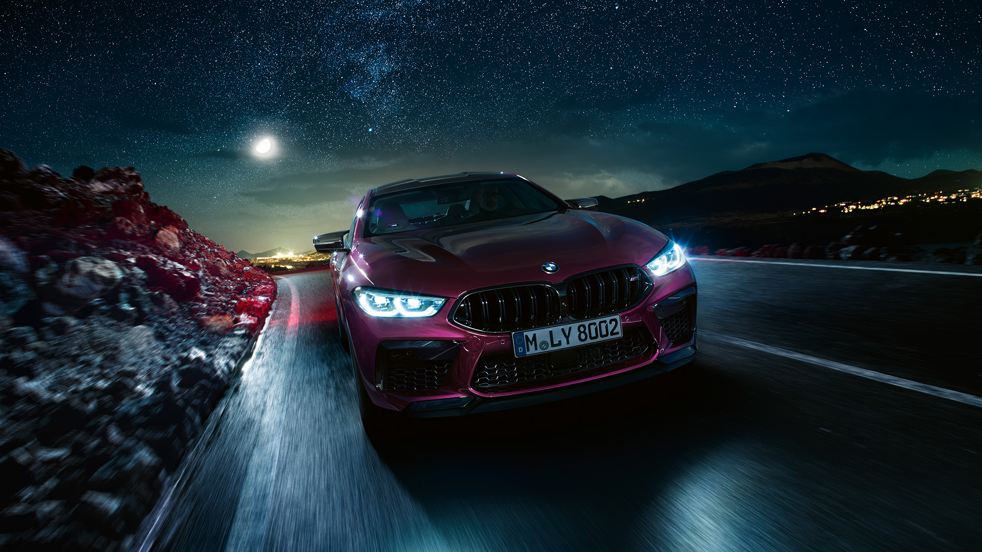BMW M8 Competition Gran Coupé vooraanzicht rijdend BMW M8 Competition Gran Coupé F93 2020 Ametrin metallic vooraanzicht rijdend