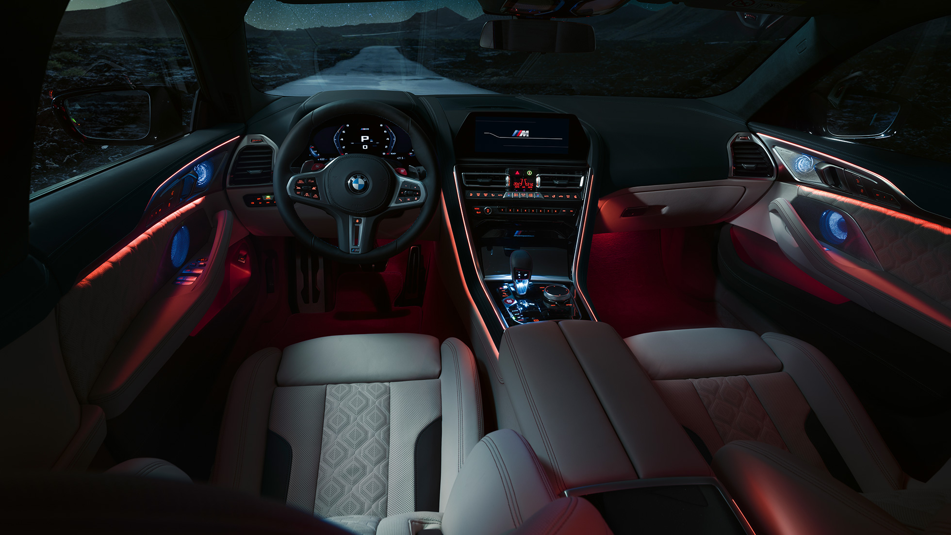 BMW M8 Competition Gran Coupé interieur BMW M8 Competition Gran Coupé met M Sportstoelen F93 2020 interieur