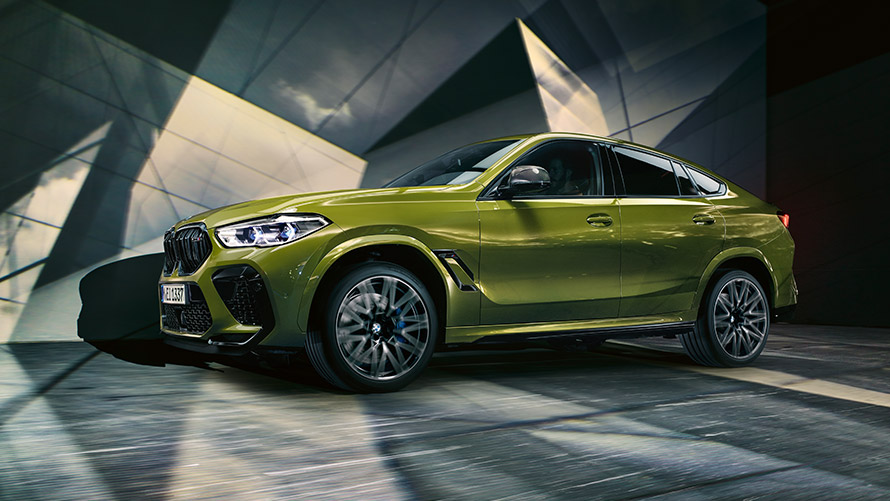 BMW X6 M F96 driekwart zijaanzicht stilstaand BMW M modellen BMW X6 M F96 driekwart zijaanzicht stilstaand