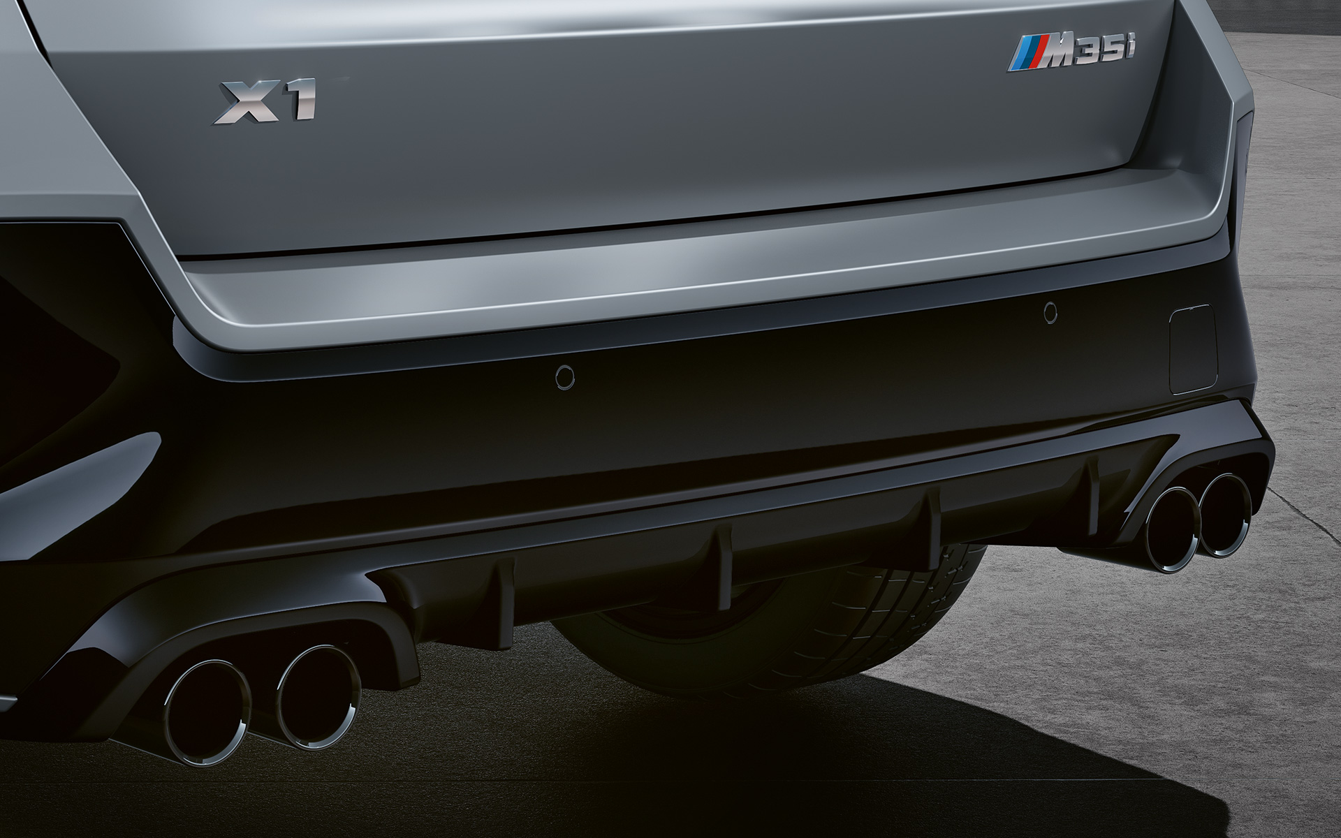 BMW X1 M35i xDrive detail uitlaateindpijpen BMW X1 M35i xDrive exterieurdetail uitlaateindpijpen