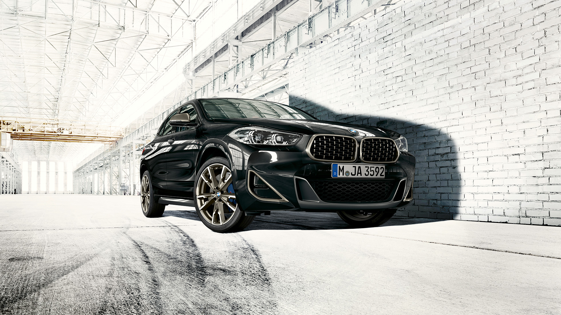 Nierengrille BMW X2 M35i Nierengrille BMW X2 M35i Saphir Schwarz metallic F39 driekwart vooraanzicht