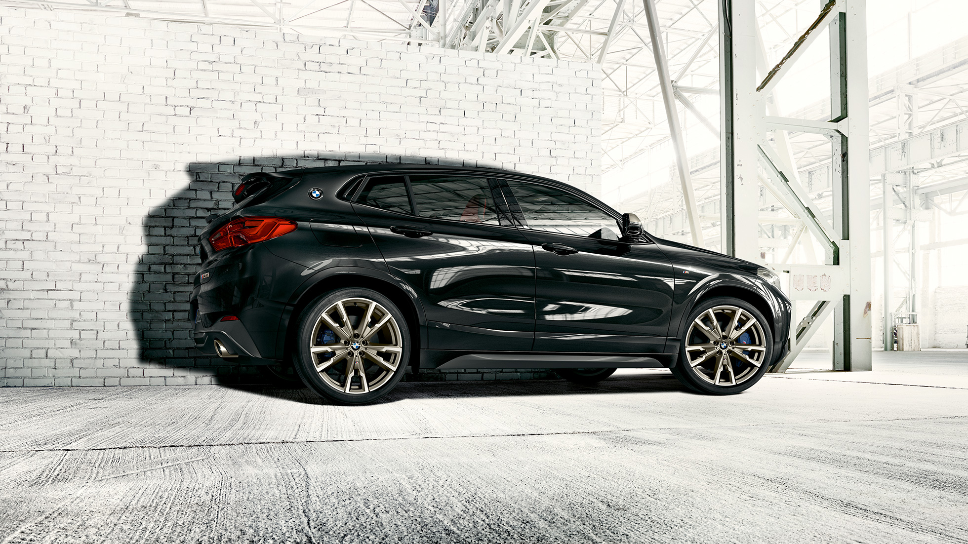 Lichtmetalen M wielen BMW X2 M35i Lichtmetalen M wielen BMW X2 M35i Saphir Schwarz metallic F39 zijaanzicht