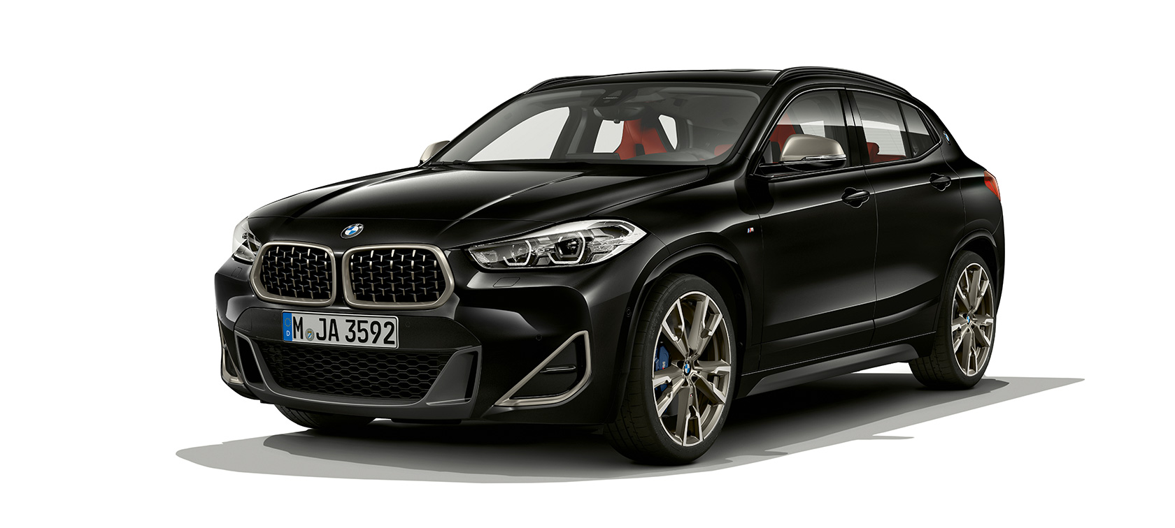 Driekwart vooraanzicht BMW X2 M35i F39 Driekwart vooraanzicht BMW X2 M35i 2018 F39 Saphir Schwarz metallic