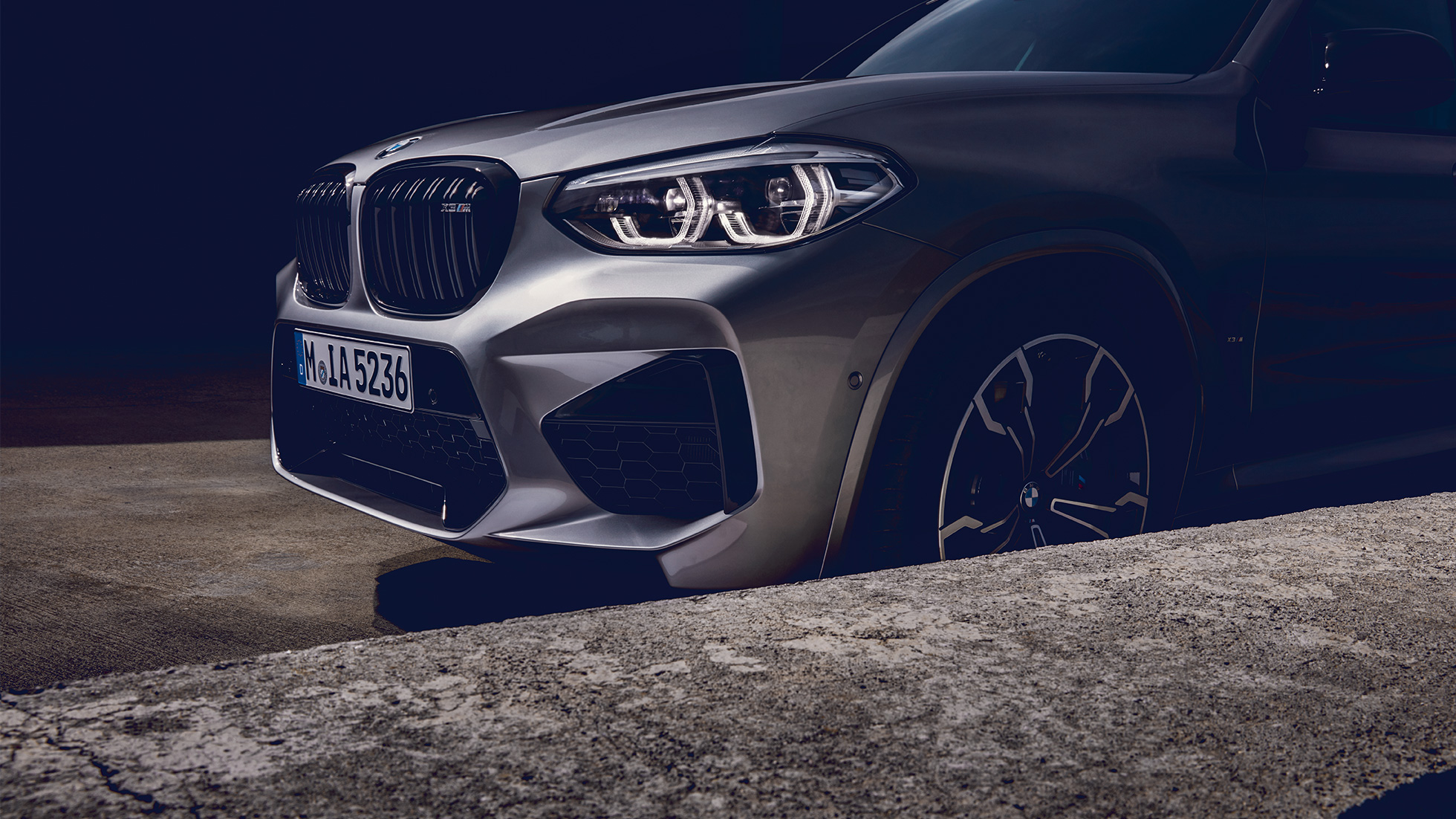 BMW X3 M Competition, zijaanzicht voorzijde BMW X3 M Competition in Donington Grau metallic, exterieur, zijaanzicht voorzijde