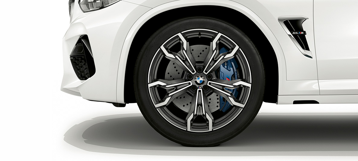 BMW X4 M, 21 inch M lichtmetalen velgen in Orbitgrau. BMW X4 M in Alpinweiß, exterieur, 21 inch M lichtmetalen velgen in Orbitgrau.