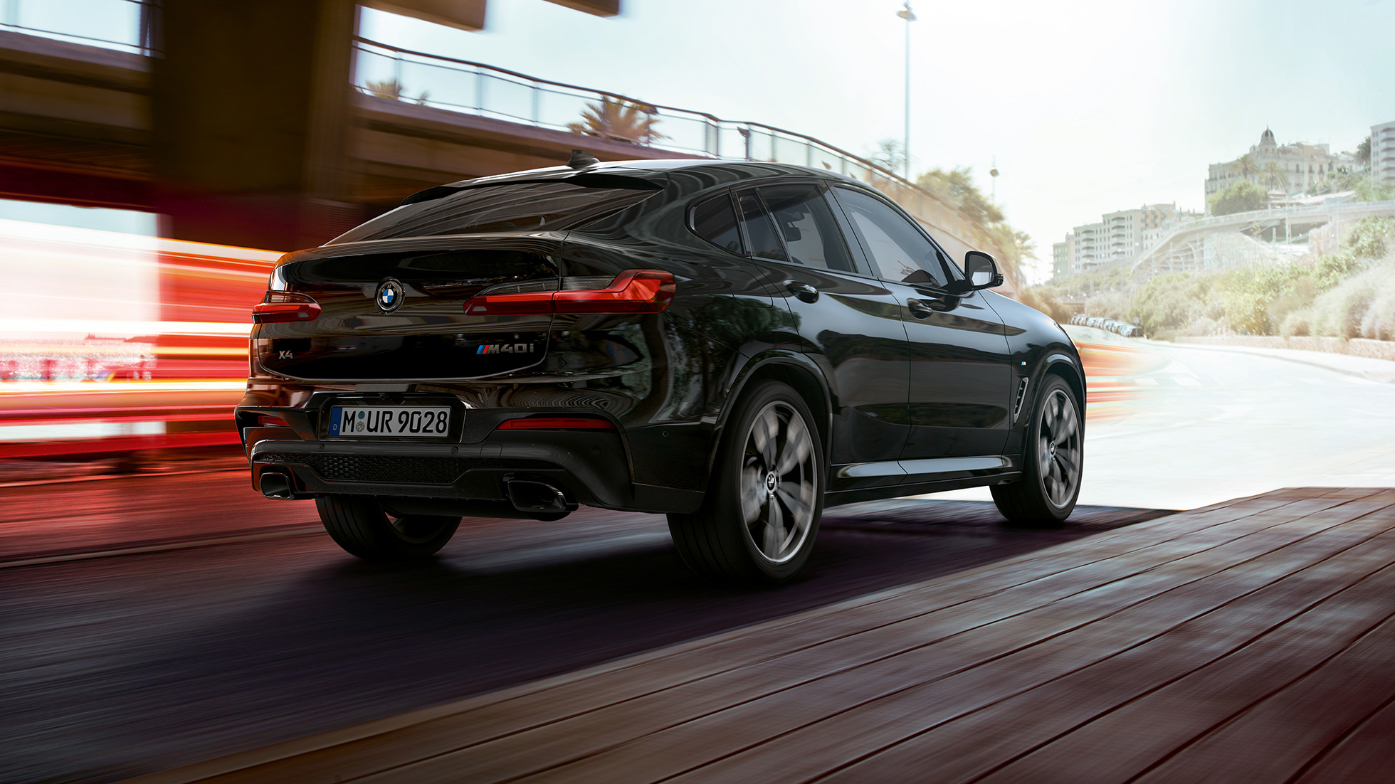 BMW X4 M40i, driekwart achteraanzicht BMW X4 M40i in Saphir Schwarz metallic, exterieur, driekwart achteraanzicht