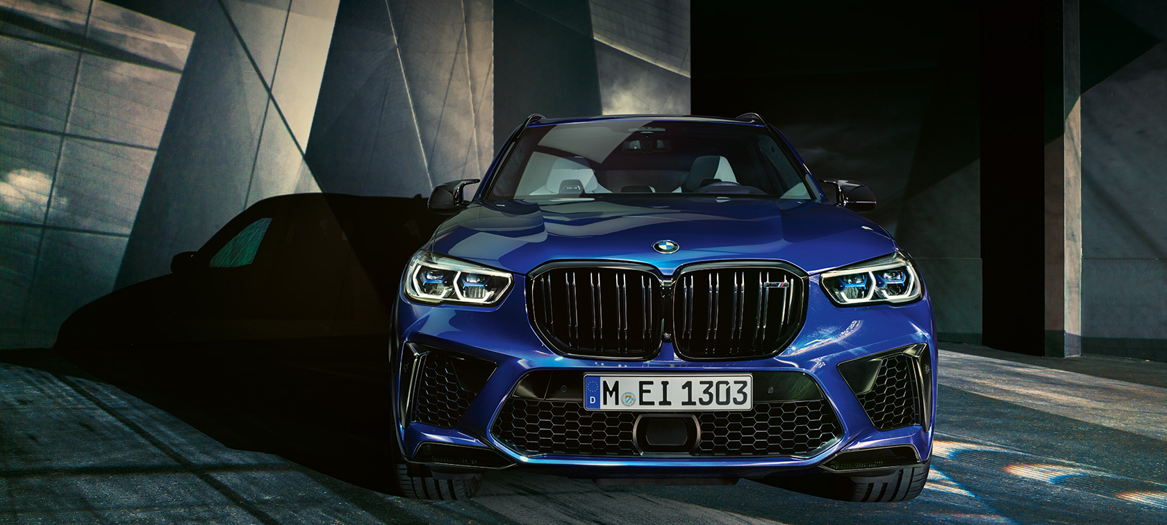 BMW X5 M Competition vooraanzicht F95 BMW X5 M Competition Marina Bay Blau metallic F95 vooraanzicht