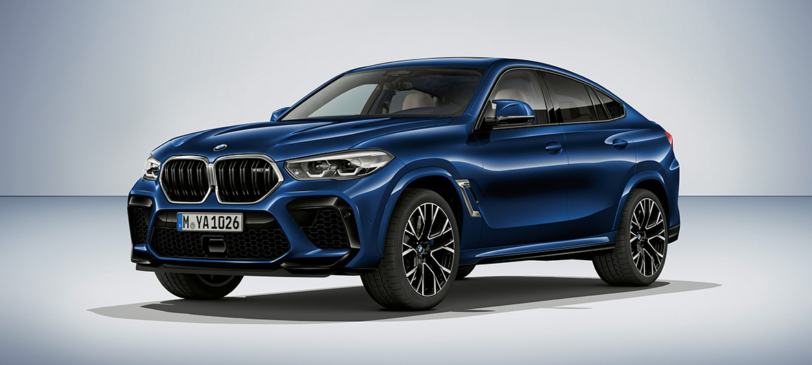 BMW X6 M in BMW Individual Tansanitblau metallic BMW X6 M F96 2020 Tanzanitblau metallic driekwart zijaanzicht