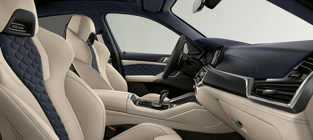 BMW X6 M Individual F96 2020 interieur BMW X6 M Individual F96 2020 interieur multifunctionele M stoelen met X6 M logo