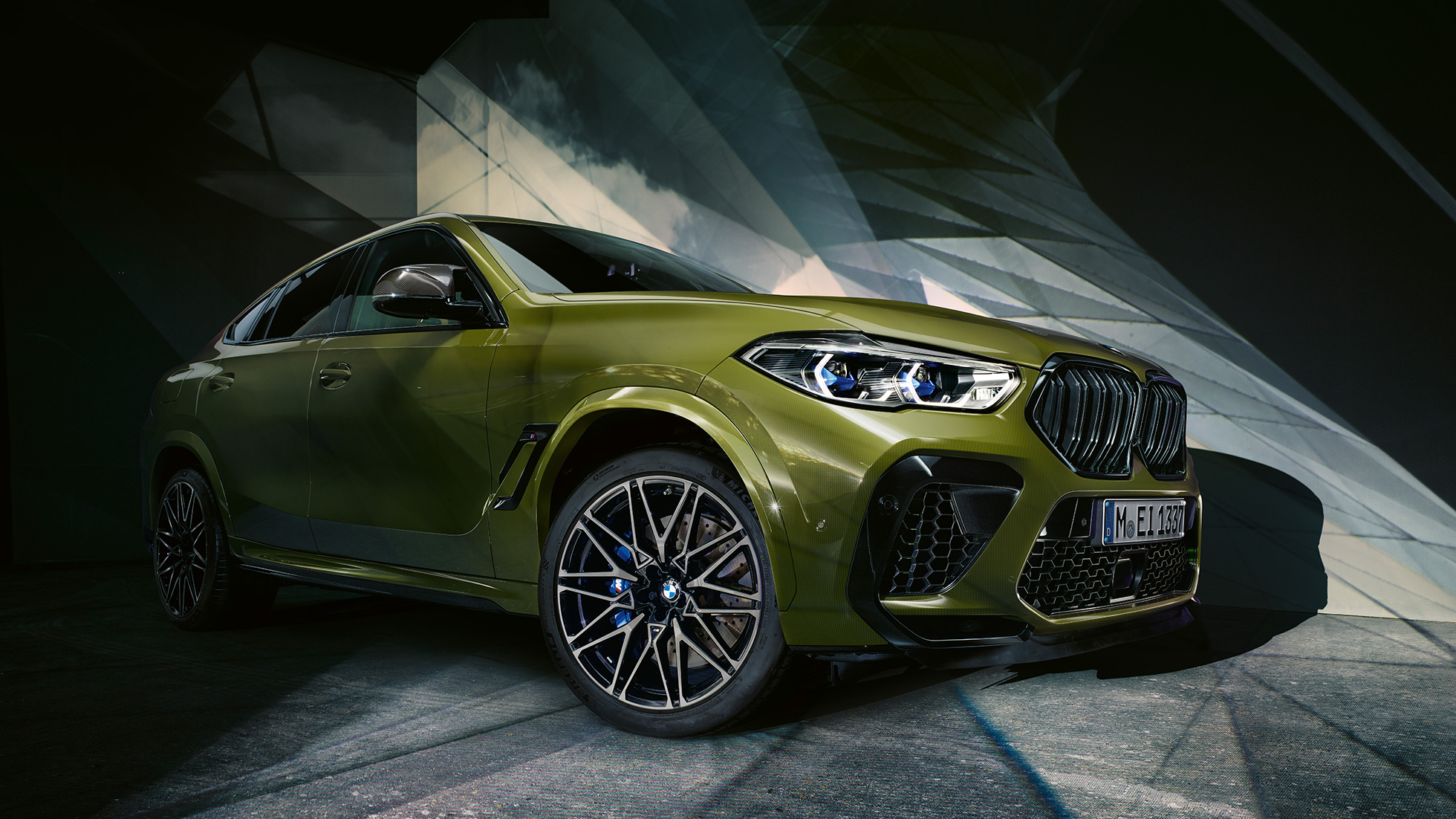Exterieurdesign BMW X6 M Competition Exterieurdesign BMW X6 M Competition F96 2020 Urban Green driekwart vooraanzicht