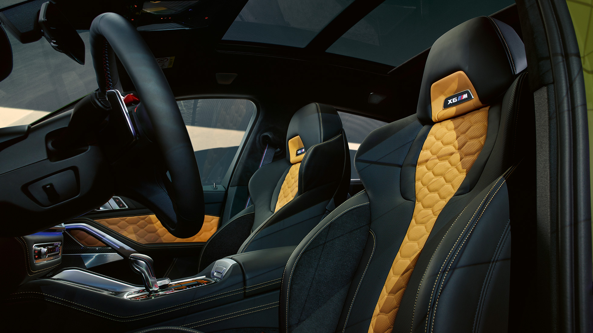 Multifunctionele M stoelen BMW X6 M Competition Multifunctionele M stoelen met verlicht X6 M logo BMW X6 M Competition F96 interieur