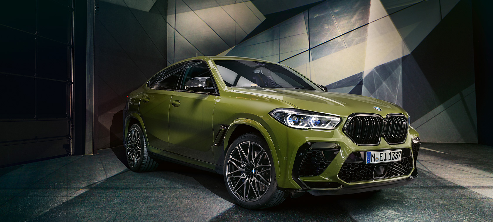 BMW X6 M Competition zijaanzicht BMW X6 M Competition Urban Green F96 2020 zijaanzicht