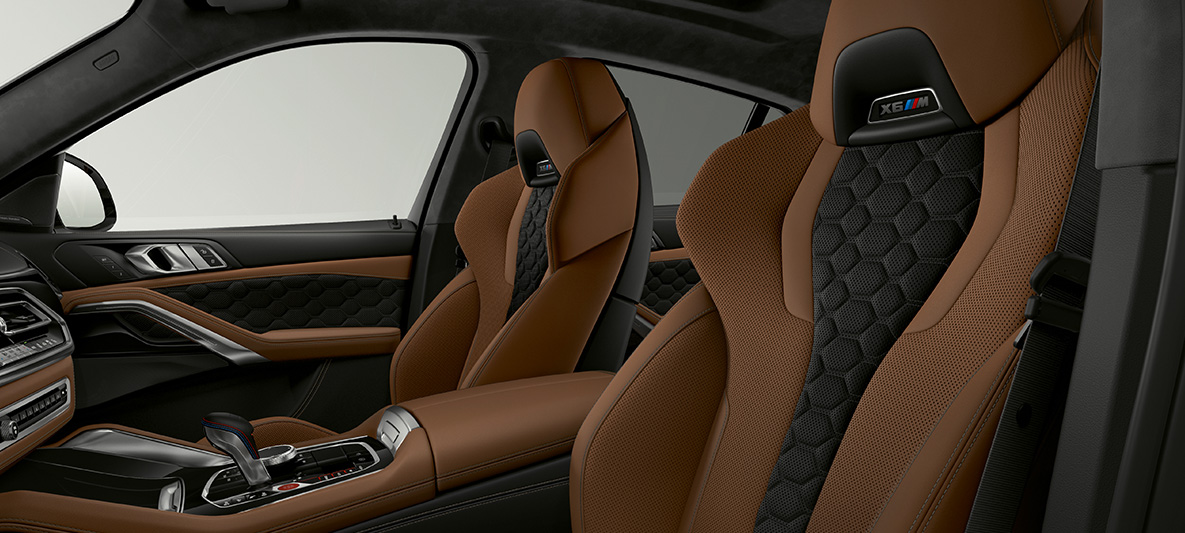 BMW X6 M F96 M Multifunctionele stoelen BMW X6 M F96 SUV interieur M Multifunctionele stoelen met X6 M logo