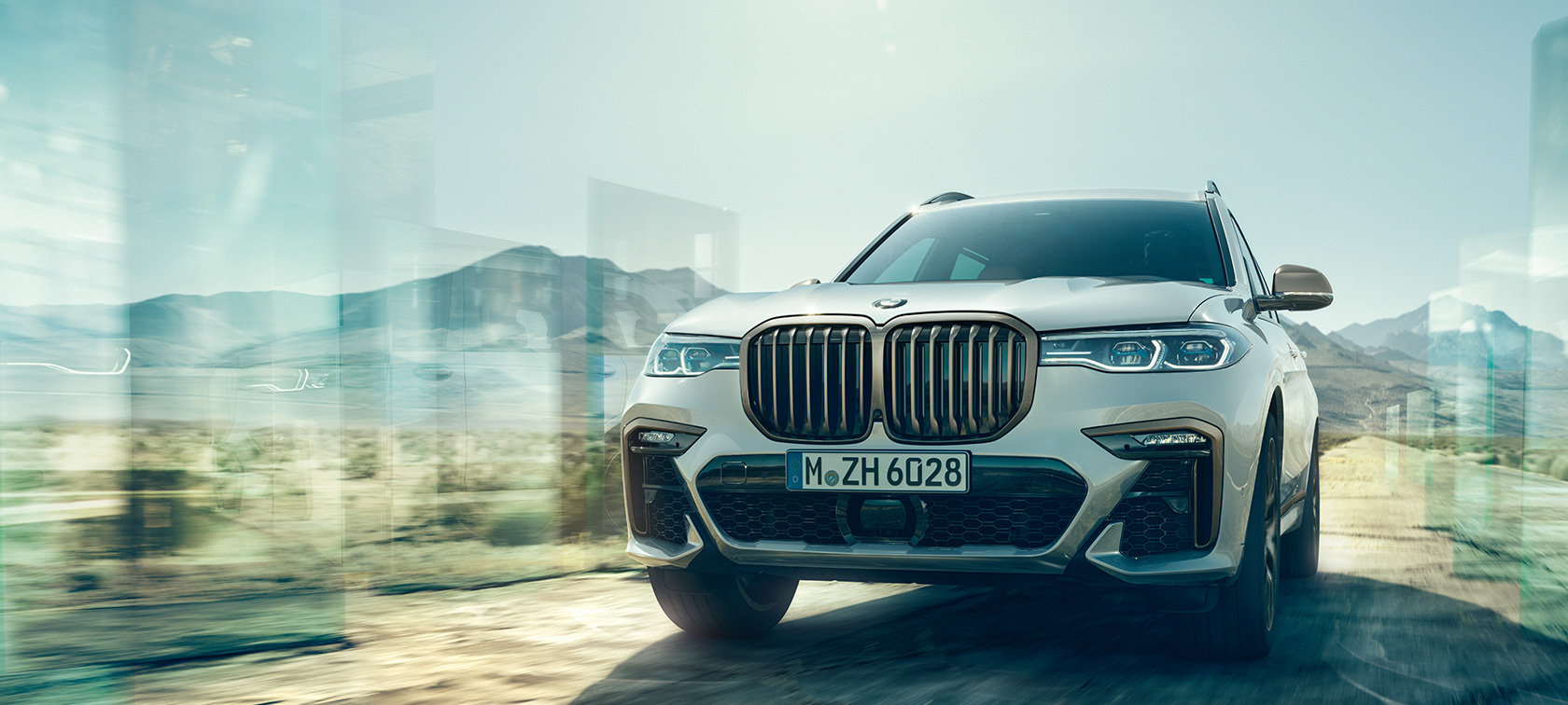BMW X7 M50i SUV, vooraanzicht G07 BMW X7 M model M50i SUV in Mineralweiß, G07, stilstaand, vooraanzicht