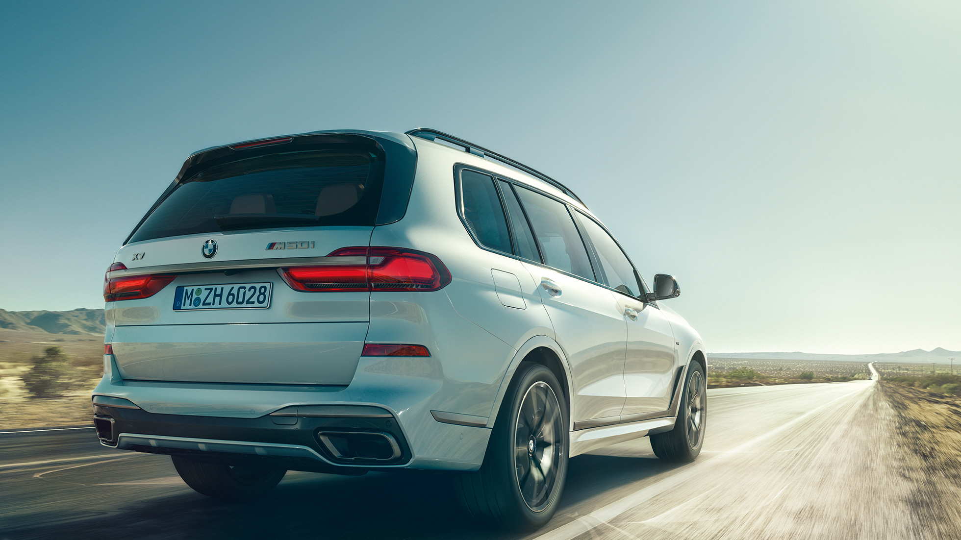 BMW X7 M50i SUV, driekwart achteraanzicht G07 BMW X7 M50i SUV in Mineralweiß, driekwart achteraanzicht, G07, 2019