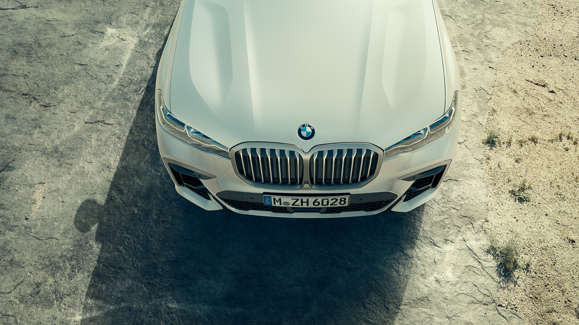 BMW X7 M SUV model, voorzijde met BMW nierengrille G07 BMW X7 M SUV model M50i, voorzijde en motorkap bovenaanzicht, G07