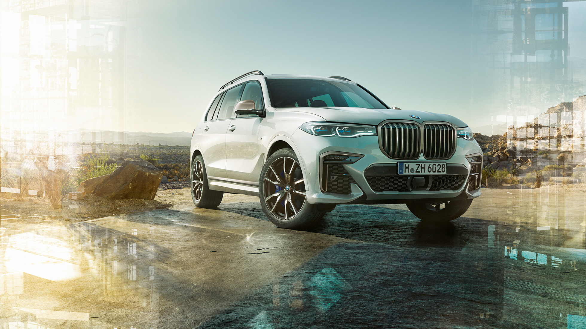 BMW X7 M SUV modellen, driekwart vooraanzicht G07 BMW X7 M SUV modellen in Mineralweiß, stilstaand, driekwart vooraanzicht, G07, 2019