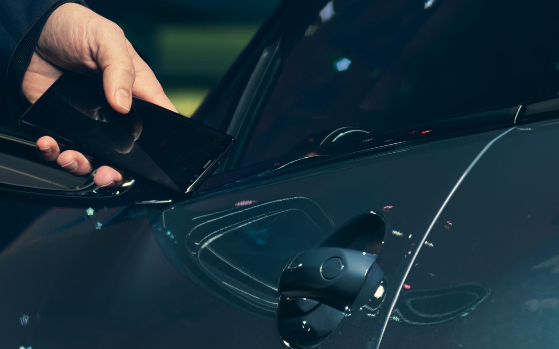 BMW X7 M50i M50d G07 Digital Key smartphone close-up BMW X7 M50i M50d G07 Digital Key smartphone close-up