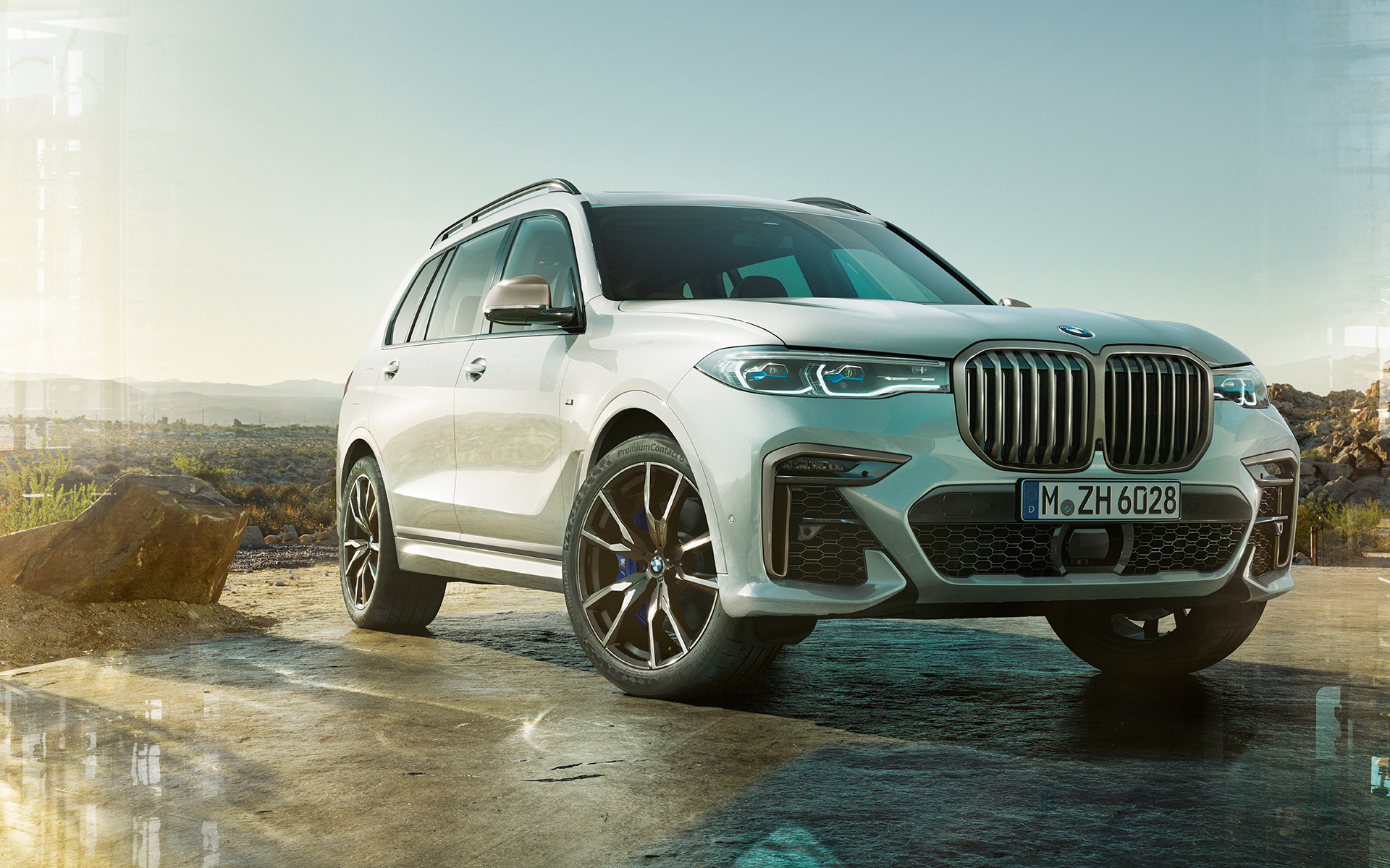BMW X7 M50i G07 Mineralweiß stilstaand BMW X7 M50i G07 Mineralweiß driekwart vooraanzicht stilstaand