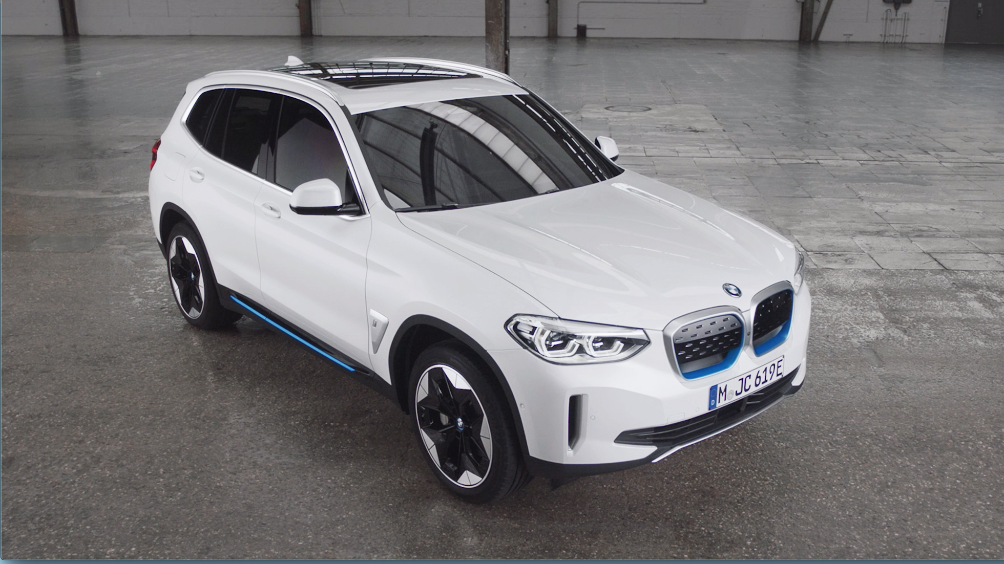 BMW iX3 G08 elegant exterieurdesign BMW iX3 G08 Mineralweiß metallic exterieurdesign video