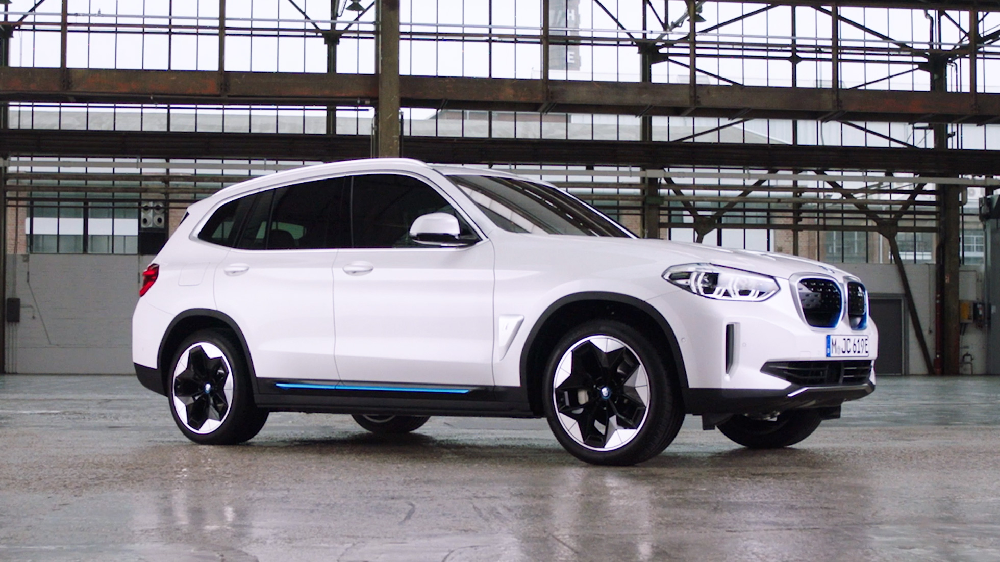 BMW iX3 G08 connectiviteit video BMW iX3 G08 Mineralweiß metallic connectiviteit video
