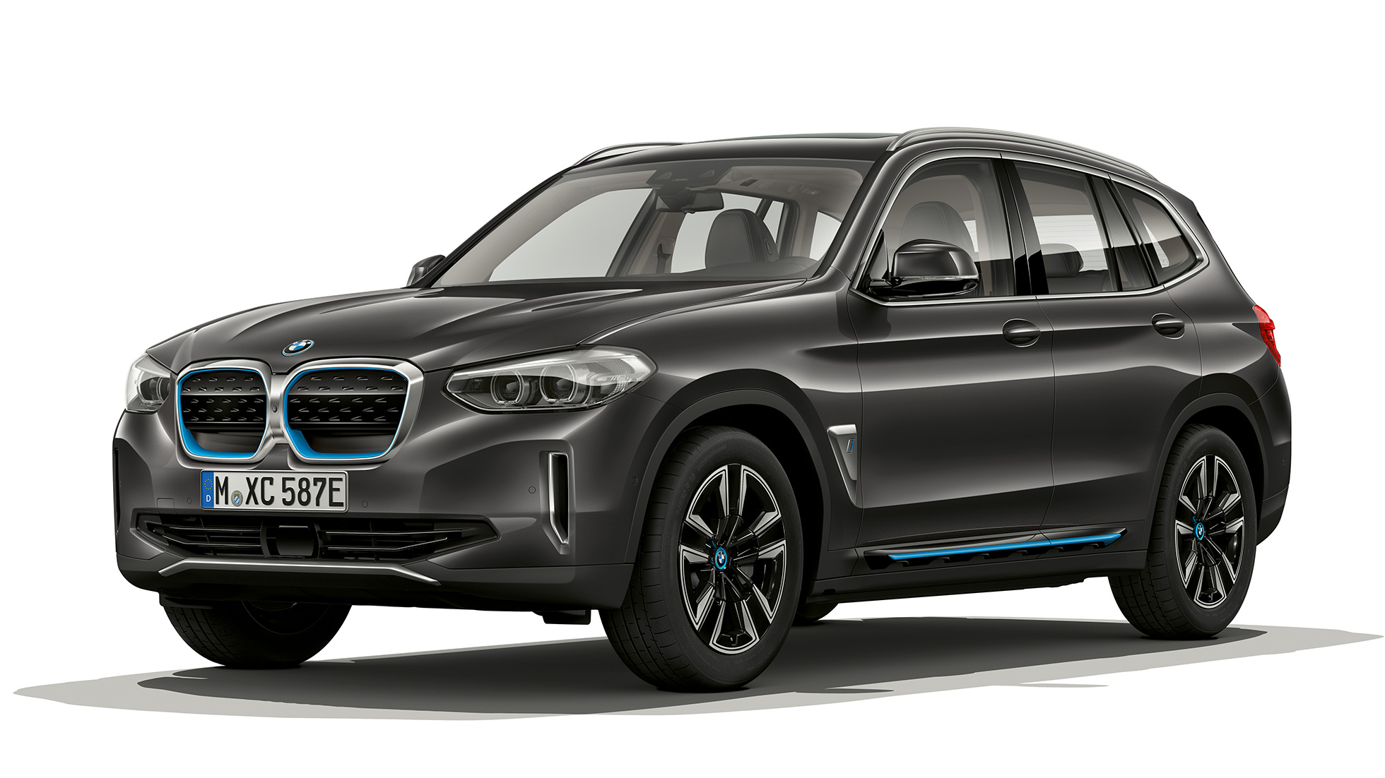 BMW iX3 G08 Model ‘Inspiring’ driekwart vooraanzicht BMW iX3 G08 Model ‘Inspiring’ Sophistograu Brillianteffekt driekwart vooraanzicht