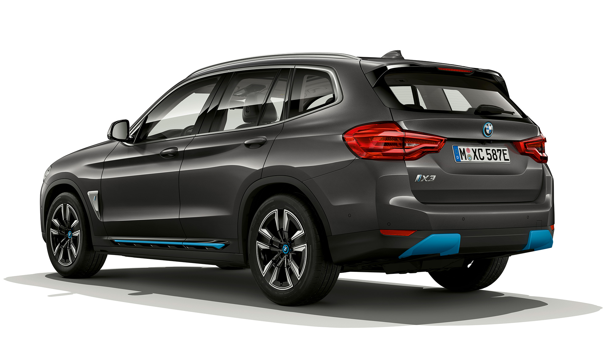 BMW iX3 G08 Model ‘Inspiring’ driekwart achteraanzicht BMW iX3 G08 Model ‘Inspiring’ Sophistograu Brillianteffekt driekwart achteraanzicht
