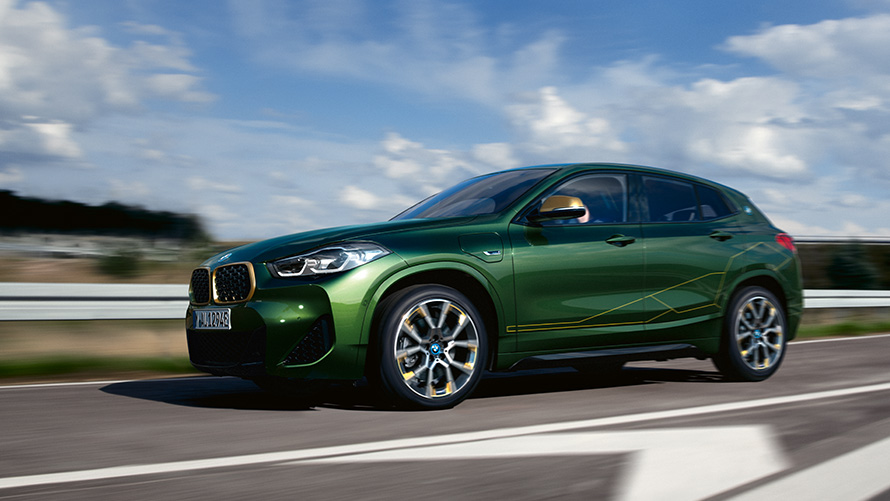 BMW X2 F39 eerste generatie driekwart vooraanzicht op de weg BMW X modellen BMW X2 F39 eerste generatie driekwart vooraanzicht op de weg