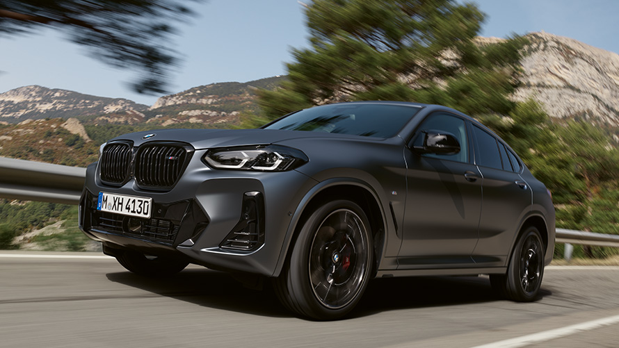 BMW X4 G02 tweede generatie driekwart zijaanzicht rijdend BMW X modellen BMW X4 G02 tweede generatie driekwart zijaanzicht rijdend