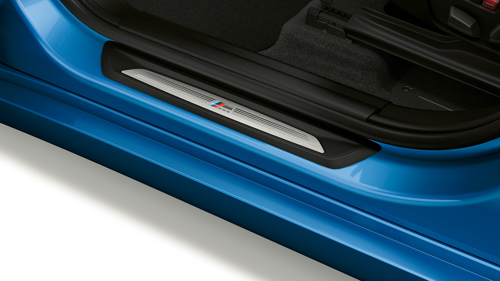 BMW X1, Model M Sport, instaplijst BMW X1, Model M Sport, zijaanzicht close-up instaplijst
